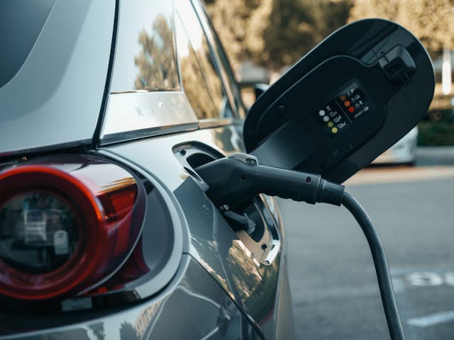 Coche Eléctrico cargando