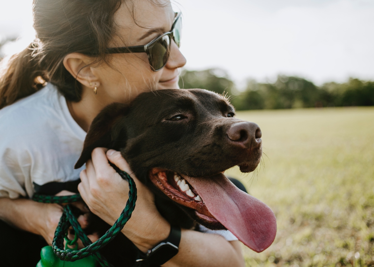 Mujer con su perro.