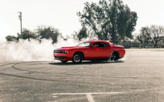 Coche rojo; La subida de los seguros de coche este año