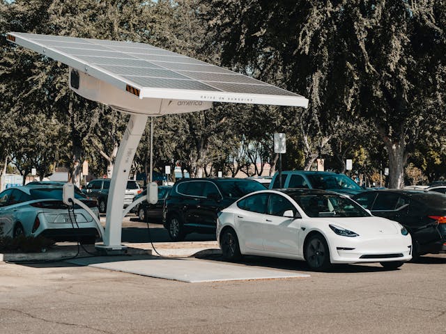 Vehículo Eléctrico cargando