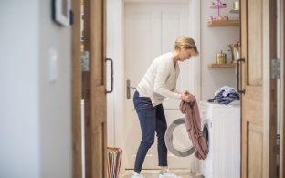 Siete consejos para ahorrar cuidando bien la ropa