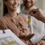 Aspectos legales a revisar antes de comprar una vivienda