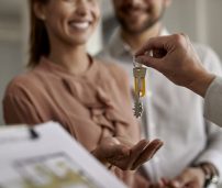 Aspectos legales a revisar antes de comprar una vivienda