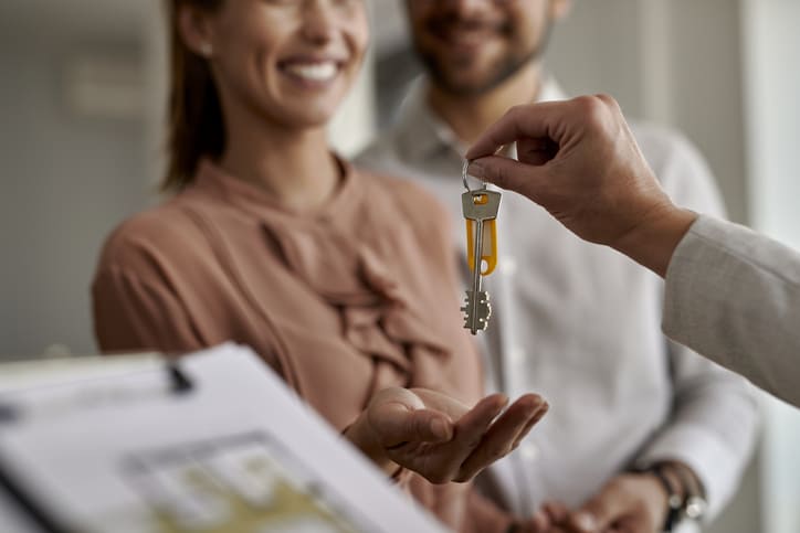 Aspectos legales a revisar antes de comprar una vivienda