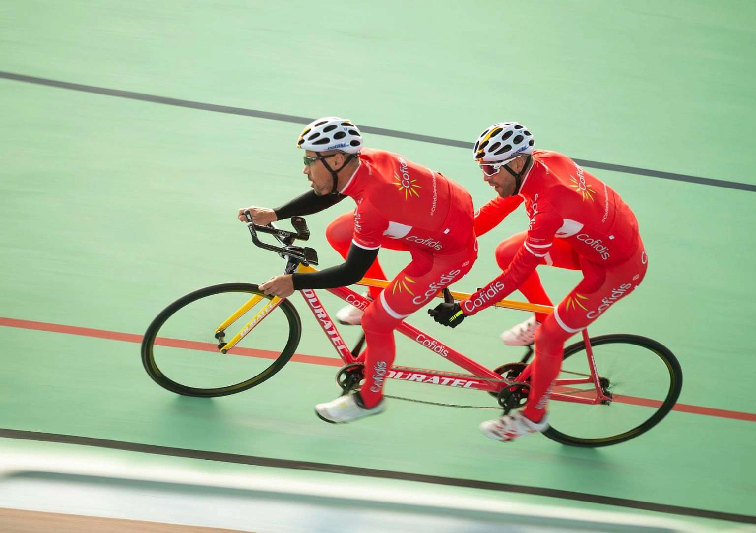 Equipo cofidis pedaleando contigo