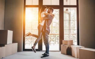 Comprar una casa en pareja: claves y consejos | ViveMásVidas