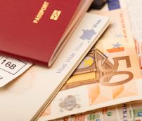 ¿Cuánto dinero en efectivo puedo llevar dentro y fuera de España?