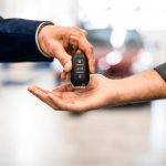 Qué hacer si compras o vendes un coche a un particular