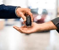 Qué hacer si compras o vendes un coche a un particular