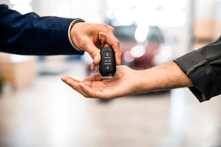 Qué hacer si compras o vendes un coche a un particular