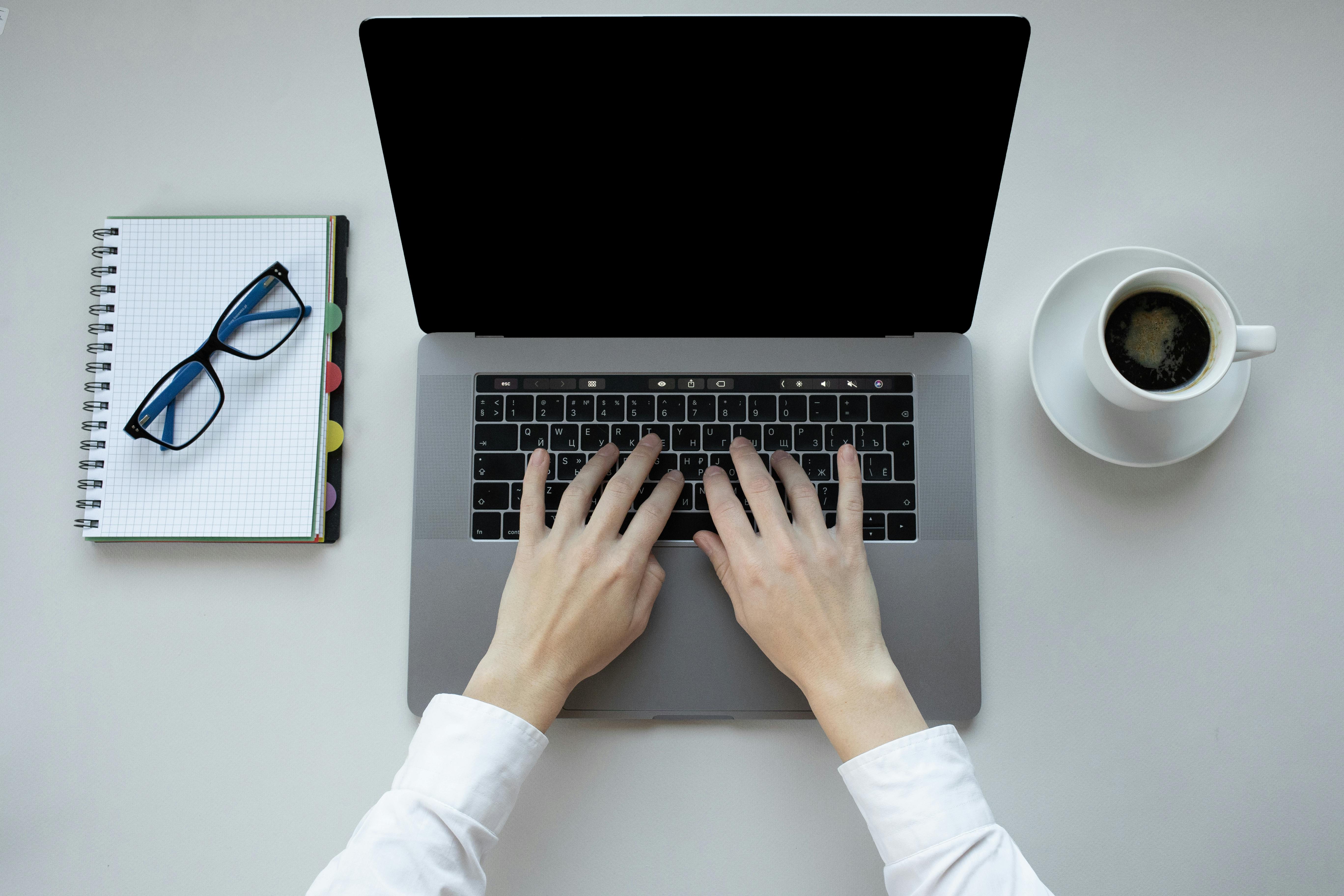 equipo informatico Cómo el teletrabajo afecta a las finanzas personales