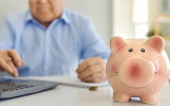 Descubre cómo la jubilación demorada puede aumentar tus ingresos y asegurar tu futuro financiero.