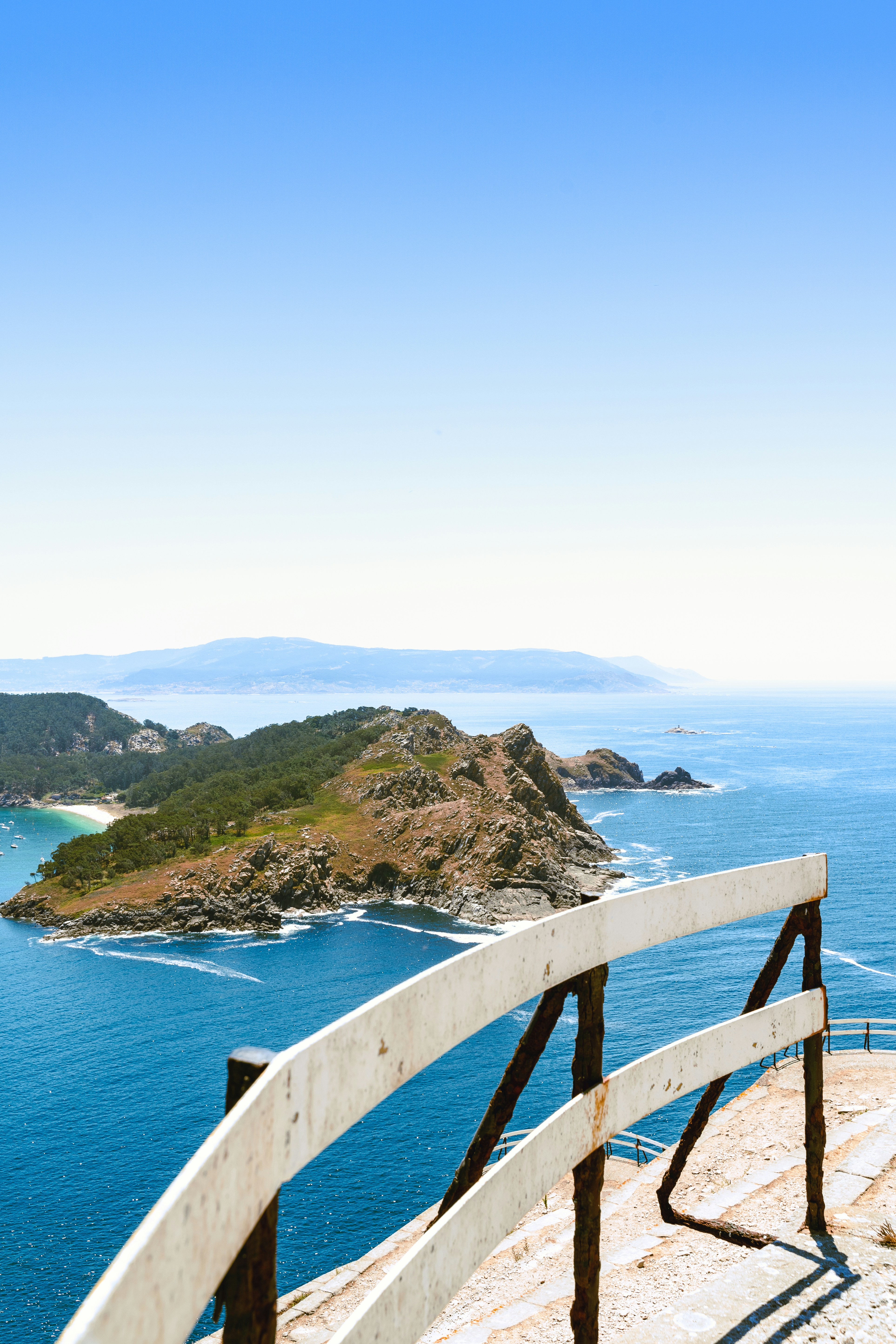 Vistas marítimas y rutas de senderismo en las Islas Cíes. Las 15 mejores playas de España de 2026