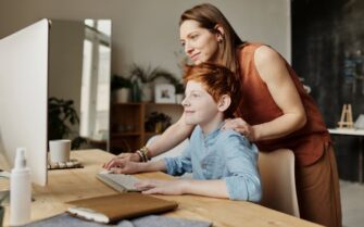 Cómo enseñar finanzas a los adolescentes