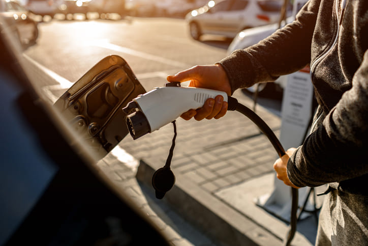 Hasta 7.000 euros por un eléctrico con achatarramiento del coche anterior