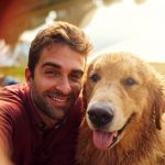 Selfie hombre y perro