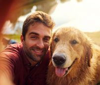 Selfie hombre y perro