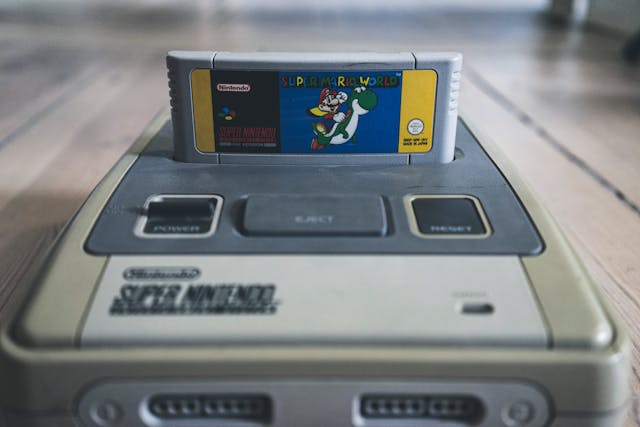 Super Nintendo con el juego de Super Mario