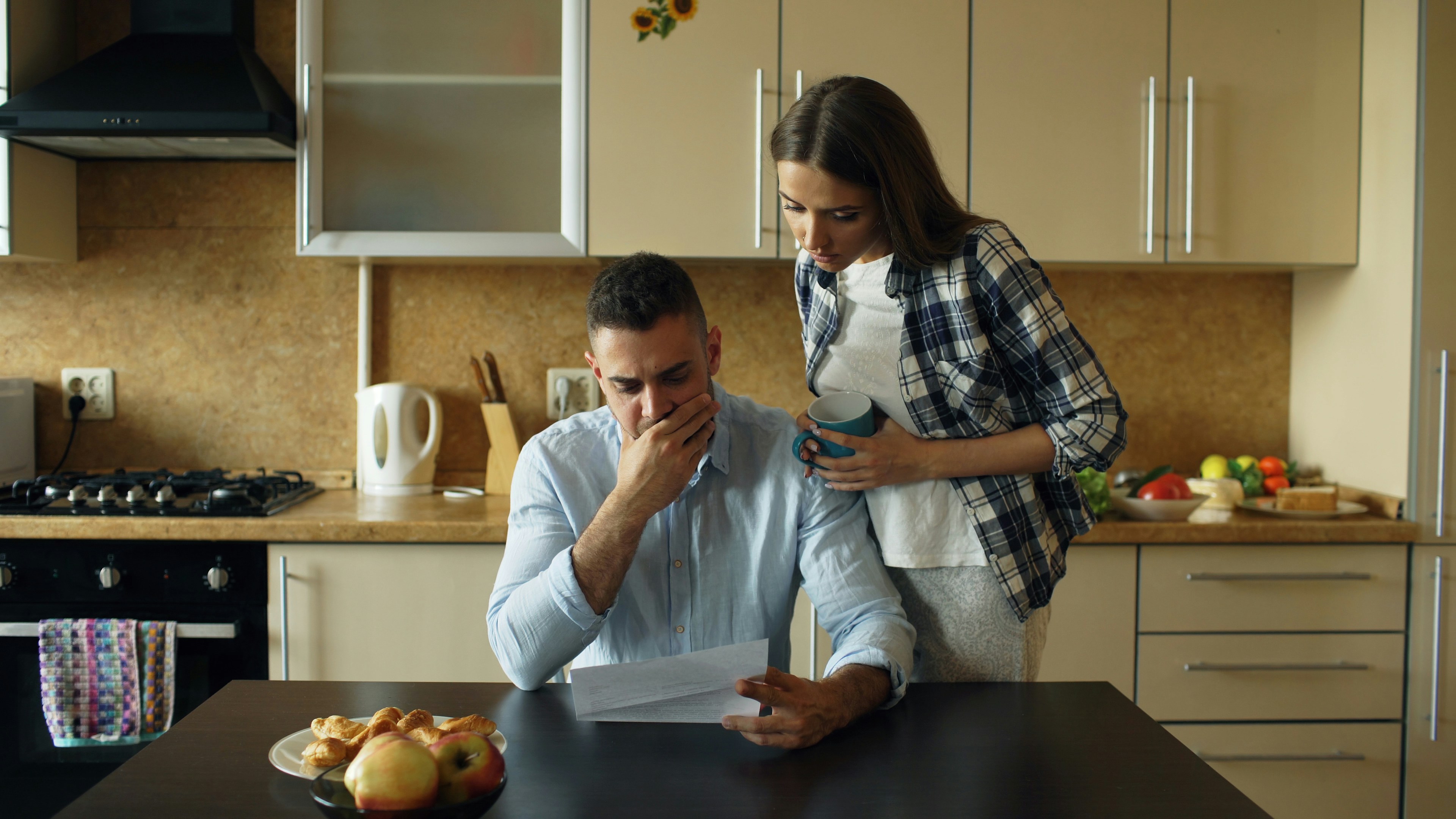 El cambio de calendario financiero no solo es útil para los pagos. Saber en qué momento cobramos y en cuáles pagamos nos ayuda a encontrar un buen momento para el ahorro. Y es que aquí vuelven a cambiar las cosas. Muchos trabajadores con un hábito de ahorro fijo prefieren hacer una transferencia a inicios de mes, ya que resulta mucho más fácil e indoloro. En el caso de las personas desempleadas es lo mismo, pero por otros motivos. El inicio del mes es justo el momento en el que ya se han abonado muchas facturas y el ingreso del paro aún está por llegar, por lo que es un gran momento para hacer cuentas y ver qué cantidad podemos ahorrar con calma. El cambio de calendario financiero no solo es útil para los pagos. Saber en qué momento cobramos y en cuáles pagamos nos ayuda a encontrar un buen momento para el ahorro. Y es que aquí vuelven a cambiar las cosas. Muchos trabajadores con un hábito de ahorro fijo prefieren hacer una transferencia a inicios de mes, ya que resulta mucho más fácil e indoloro. En el caso de las personas desempleadas es lo mismo, pero por otros motivos. El inicio del mes es justo el momento en el que ya se han abonado muchas facturas y el ingreso del paro aún está por llegar, por lo que es un gran momento para hacer cuentas y ver qué cantidad podemos ahorrar con calma.