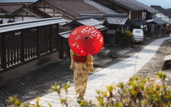 Chica de viaje por japón